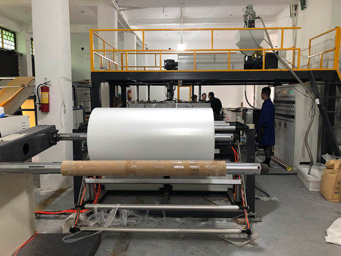 LS1600PE復合聚乙烯氣泡膜機 新型全自動高速多層復合氣泡膜機組03