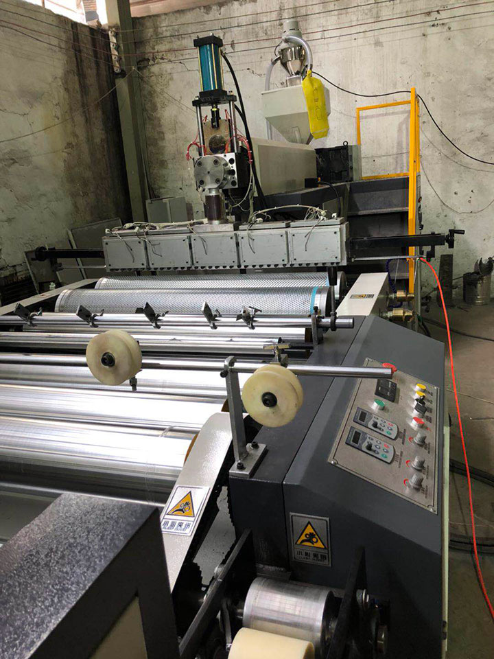 LSPE1500型緩沖復合PE氣泡膜機-全自動高速氣墊膜機-氣泡膜機器